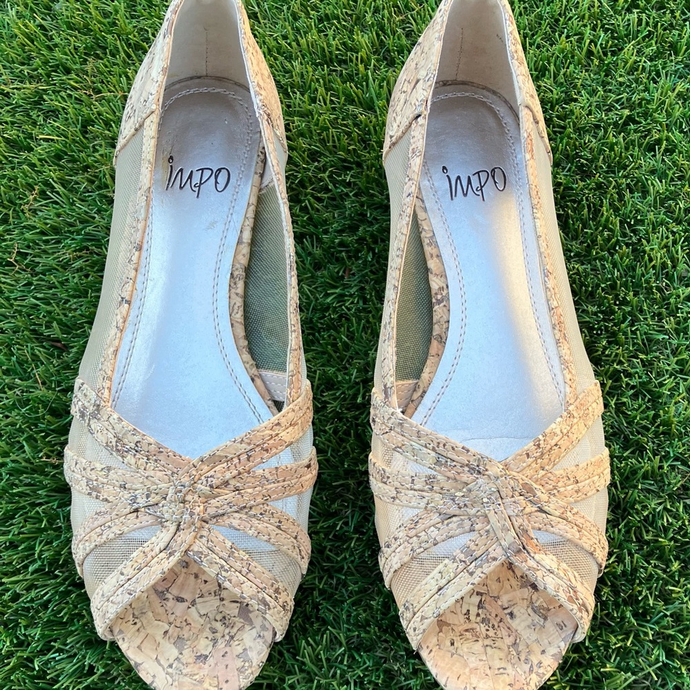 Impo cork and mesh peep-toe wedge heels, natural beige, size 7.5 - Picture 4 of 10